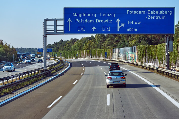 Auto z Niemiec – opłaty. Ile kosztuje sprowadzenie pojazdu?