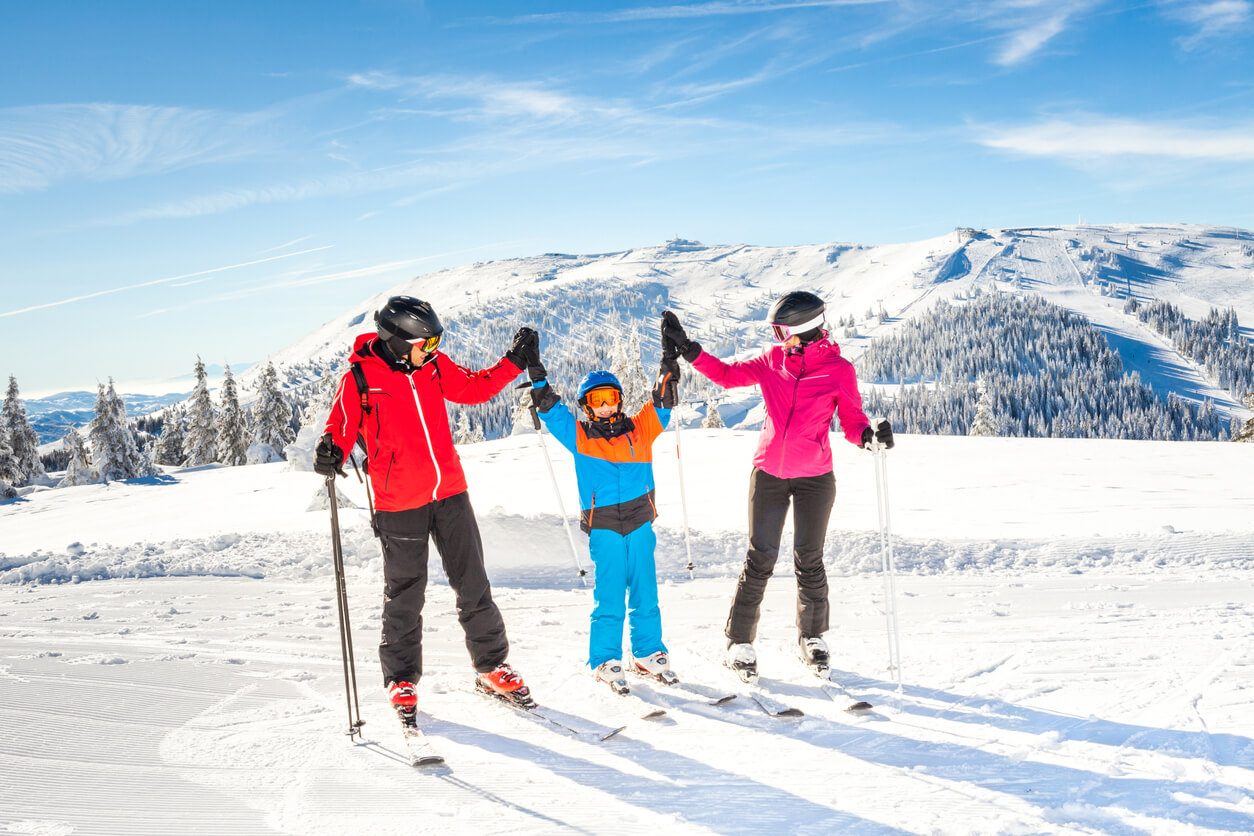 Pierwszy wyjazd na narty – gdzie się wybrać?